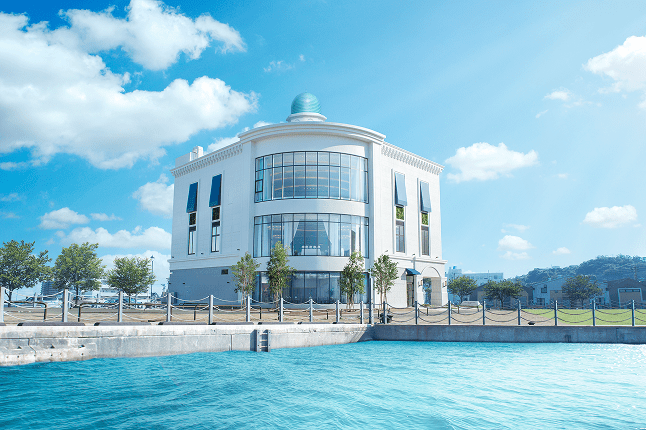 時間帯で表情を変える海辺のロケーション