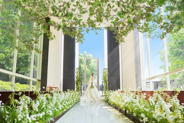 ふたりの「はじまり」は船形のガラス張りチャペルで誓う永遠の愛